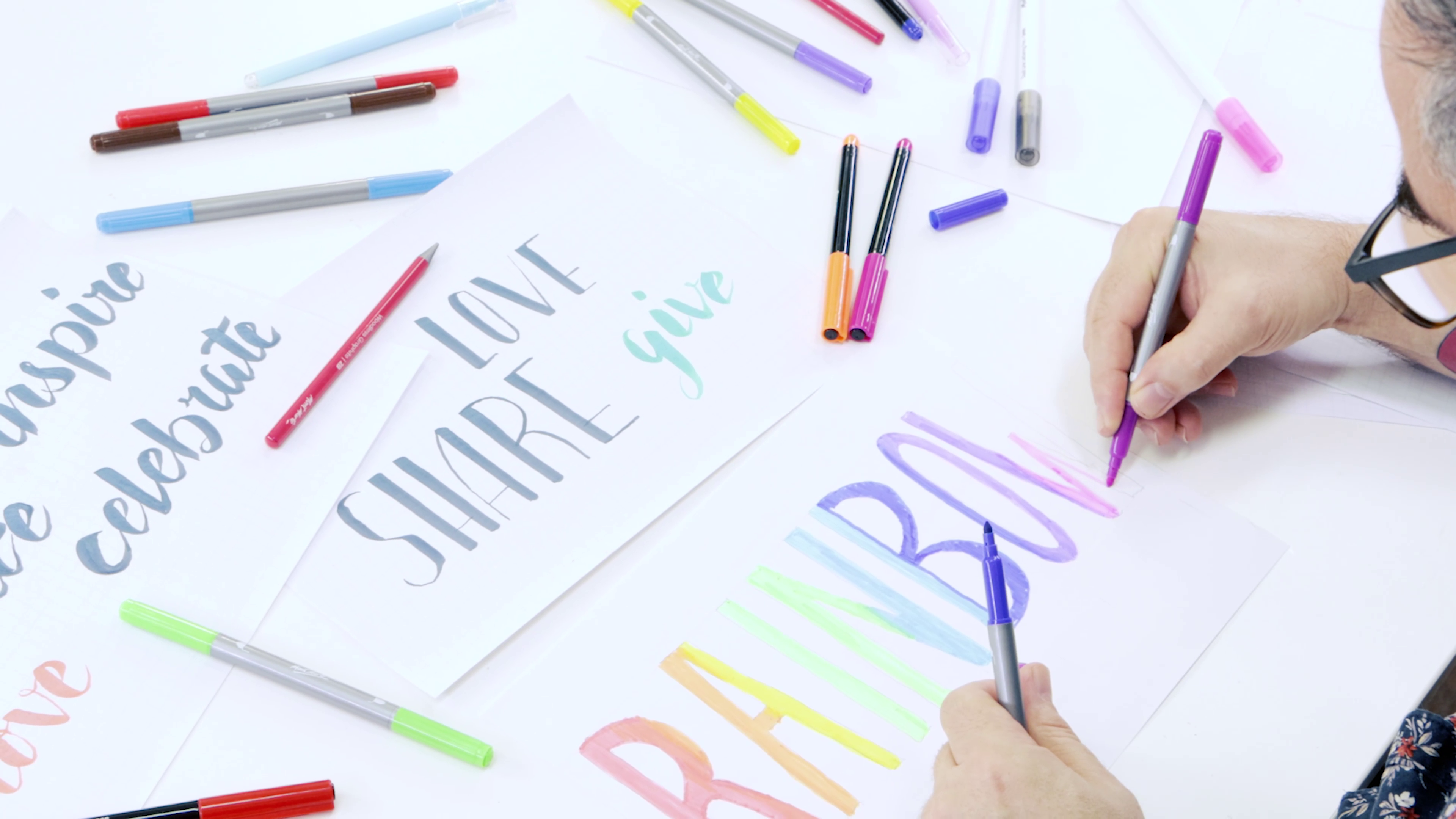 Demonstration Table Lettering Marker Colour Lettering Set Product Demo – Mont Marte Australia